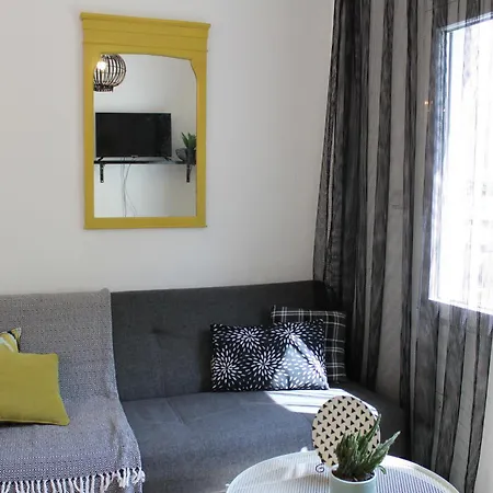 Theane Peach Apartment